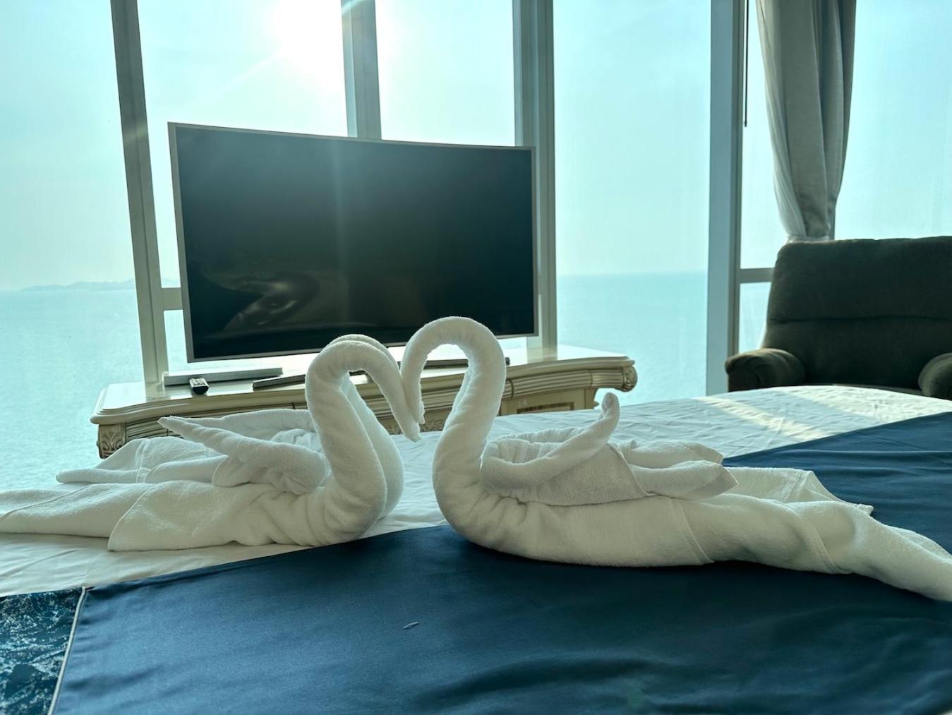 Oceanfront Luxury In With Private And Inifinity Pool - Not A 30 Day Minimum Appartement Pattaya