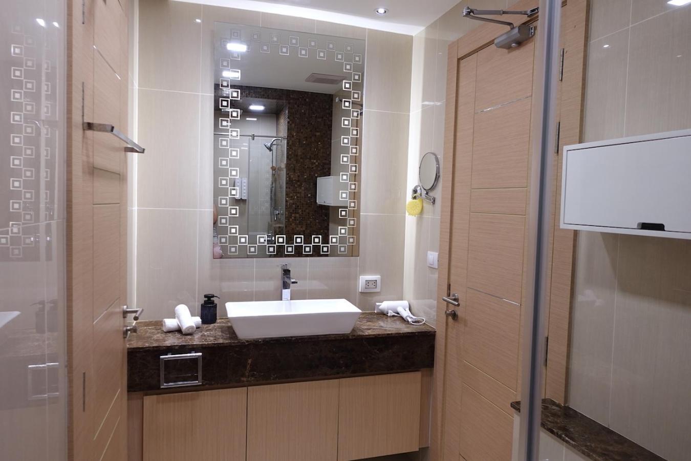 Appartement Oceanfront Luxury In With Private And Inifinity Pool - Not A 30 Day Minimum *