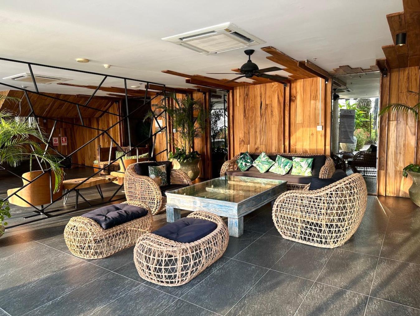 Appartement Oceanfront Luxury In With Private And Inifinity Pool - Not A 30 Day Minimum Pattaya